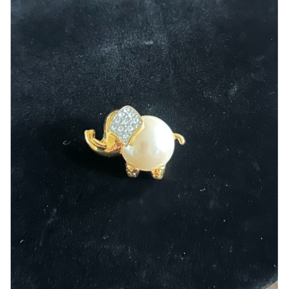 Vintage‎ Carol Lee Signed Pearl Elephant Pin Brooch